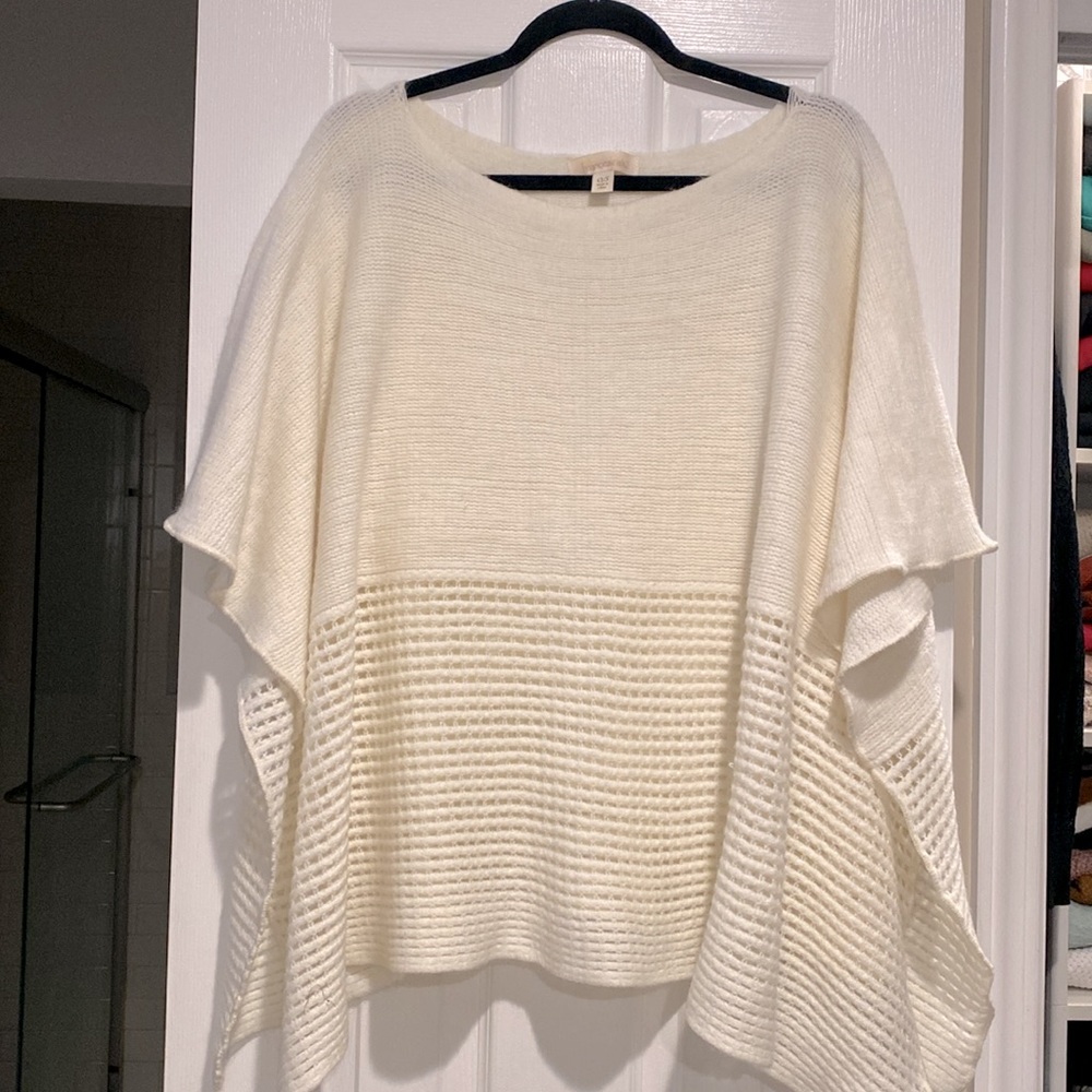 Poncho - Picture 6 of 8